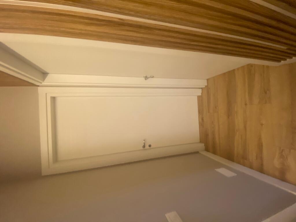 2+1,i mobiluar ,stacioni i fundit i tiranes se re,800 euro