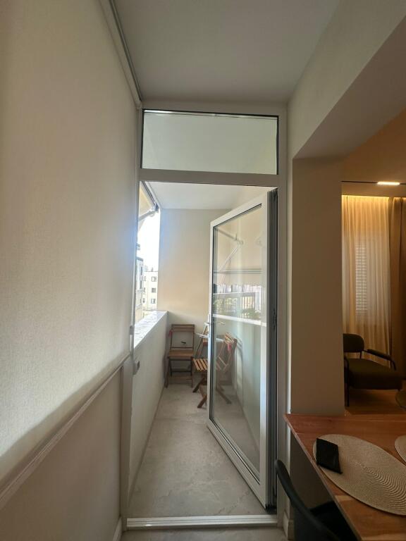 📍 Apartament 1+1 me Qira – Rruga Barrikadave