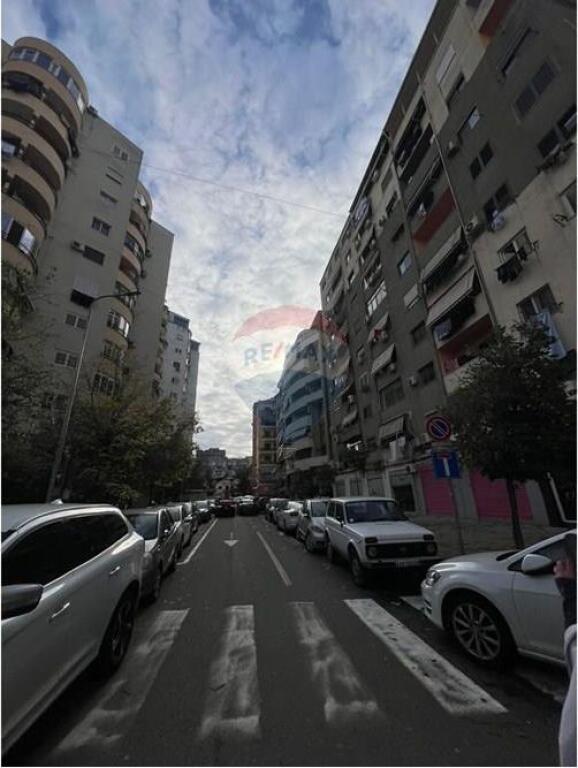 Apartament 2+1+2 ne Shitje tek Komuna e Parisit