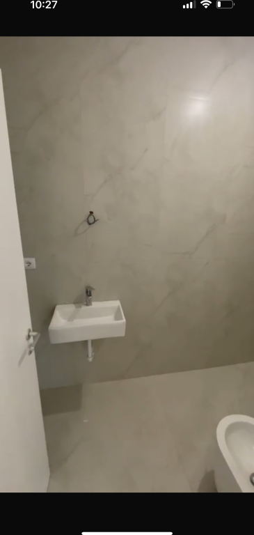 Apartament 1+1, Fresku!