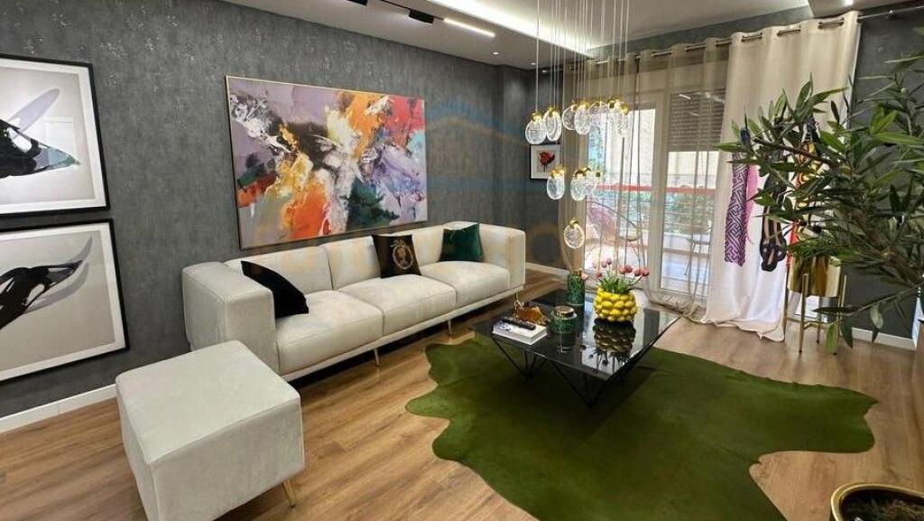 Shitet, Apartament 2+1+2, Liqeni i Thate, Tirane.