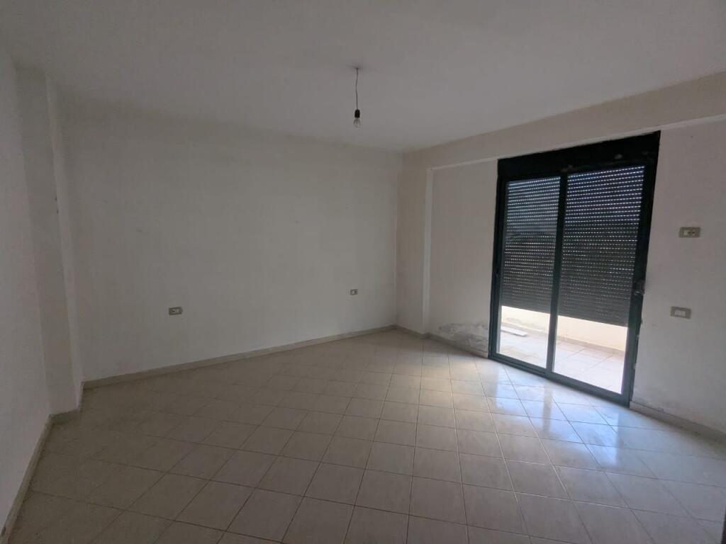 OKAZION Shitet apartament 2+1 Ne fillim te rruges transballkanike 