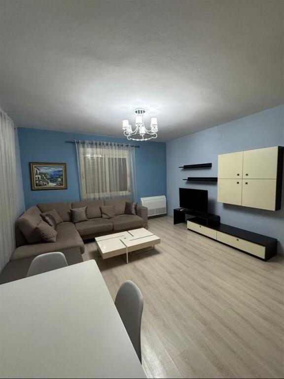 APARTAMENT ME QERA 2+1 5 MAJI 60.000 LEKE