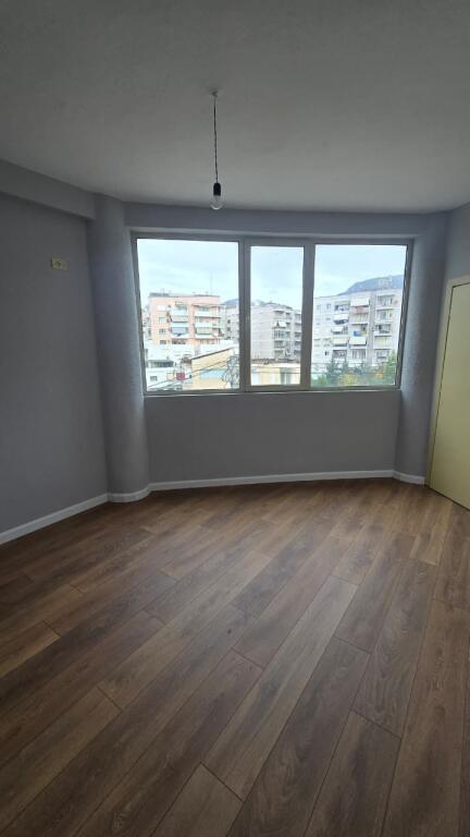 Shitet, Apartament 1+1, Fresku , Tirane