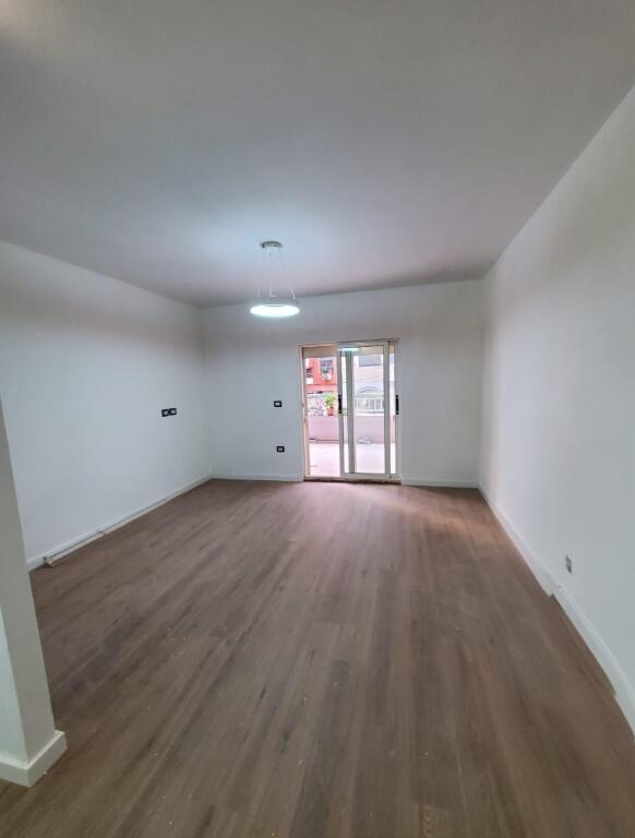 🏡 Shitet apartament 1+1 me verande te Komuna e Parisit