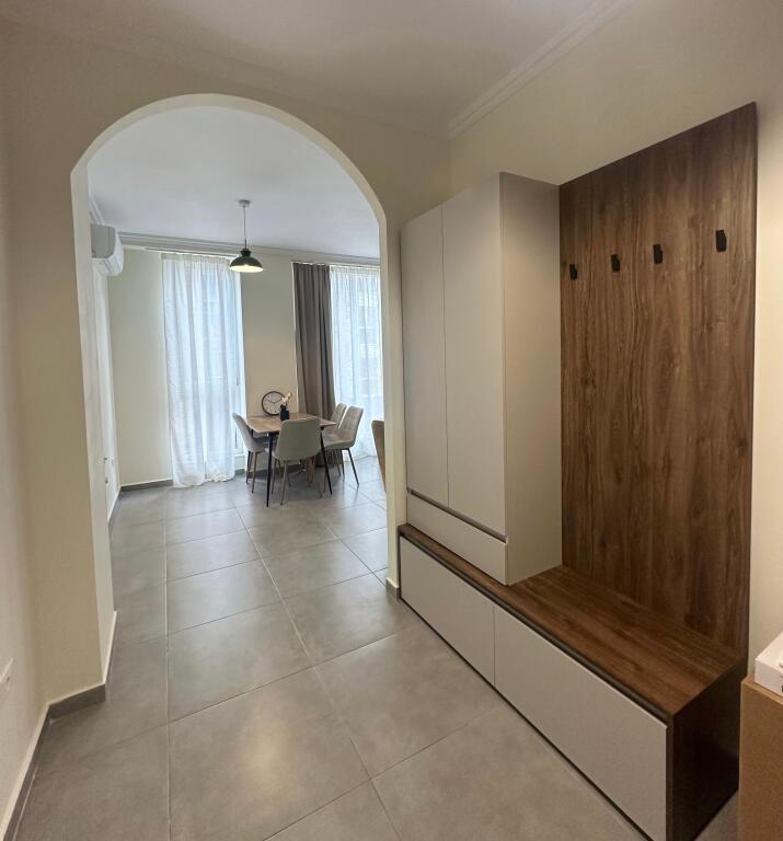 Apartament me qera 1+1+Parkim te Bulevardi i Ri!