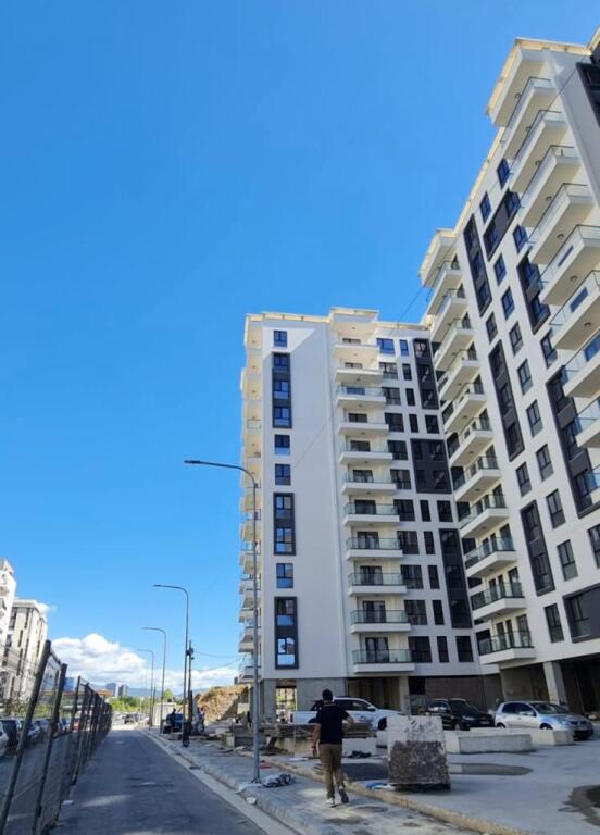 Shitet apartament 2+1, Ish fusha e Aviacionit