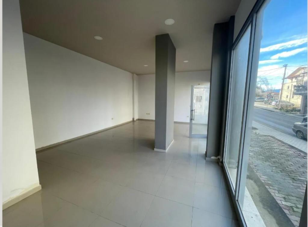 Locale Commerciale in Vendita in Zona ad Alto Traffico