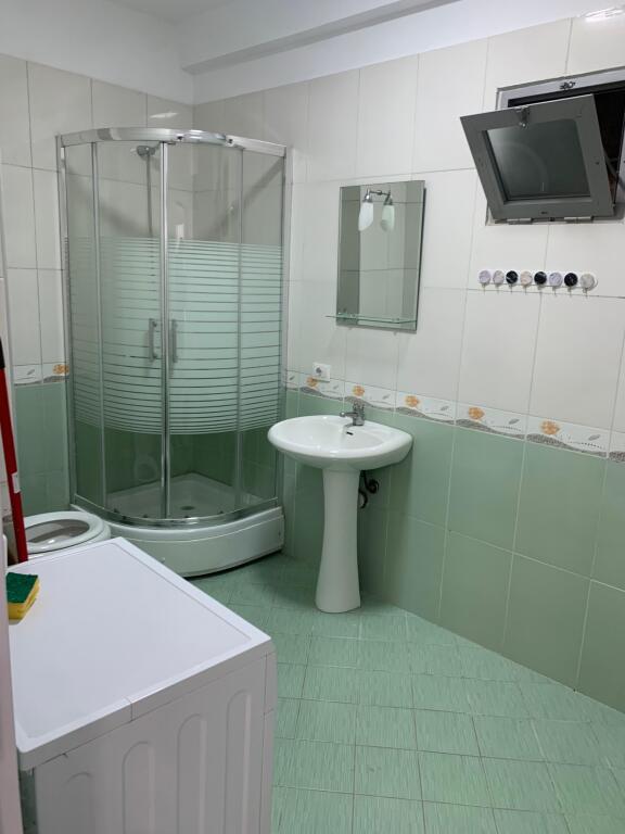 Apartament 2+1+2, Astir!