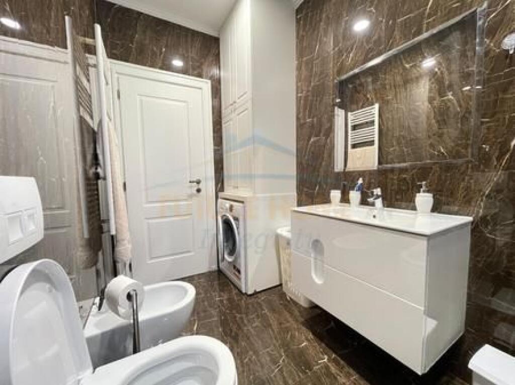 Shitet, Apartament 2+1+Post Parkimi, Liqeni i Thatë, Tiranë.