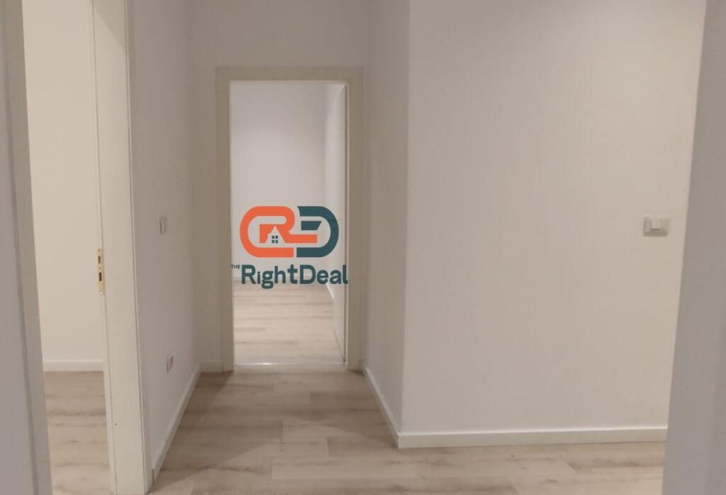 Ne Rrugen E Dibres ,Prane Hotel Elisa Jepet Me Qira Apartament 2+1 Per Zyra!!!