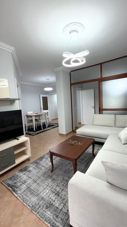 2+1,i mobiluar te him kolli ne myslym shyri,800 euro