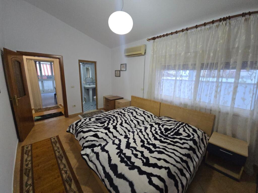JEPET ME QERA APARTAMENT 2+1+2 TEK ISH FABRIKA E BUKES DURRES
