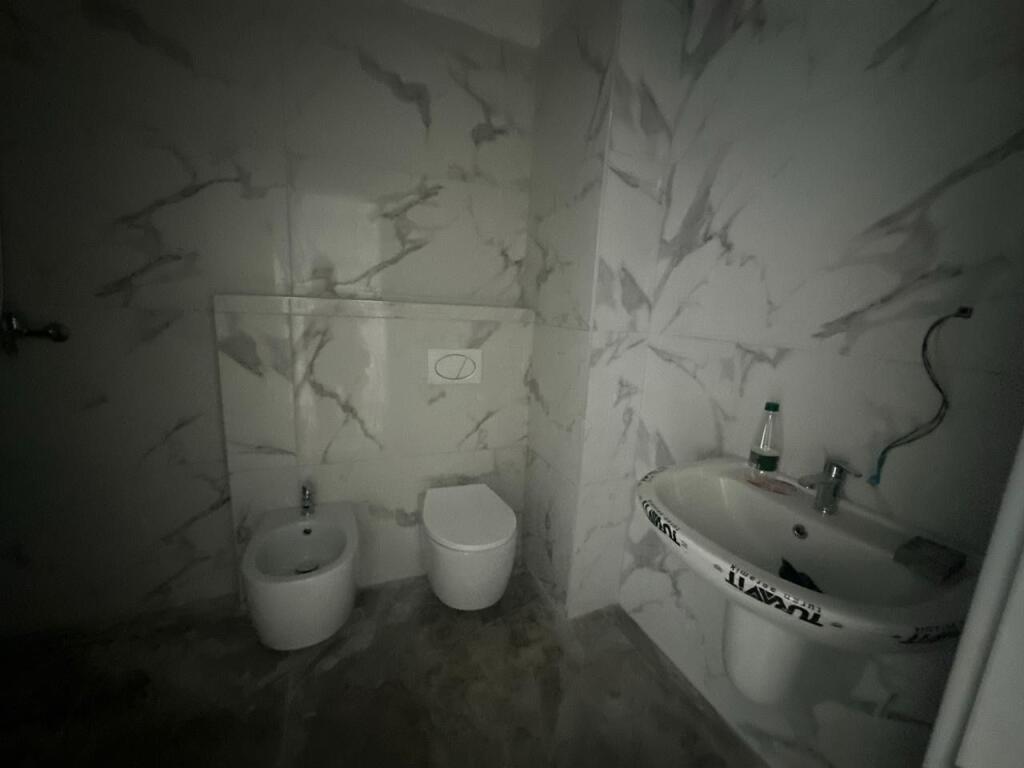 Shitet Apartament 3+1+2+2Blk Pane Eglo ne Astir