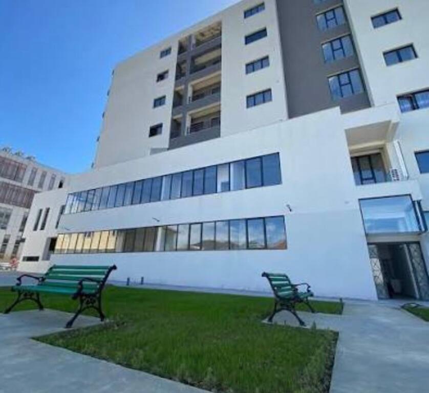 Shitet apartament 3+1 në Bulevardin e Ri