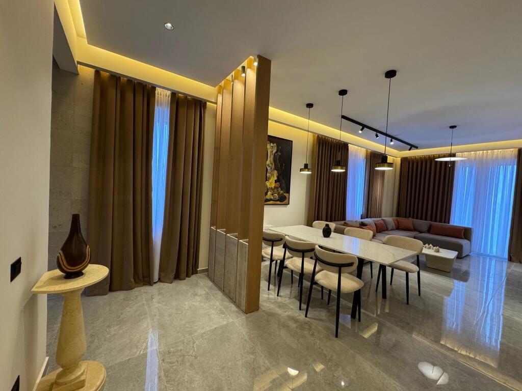 SECRET GARDEN – JEPET APARTAMENT LUKSOZ 3+1+4 ME 2 POSTE PARKIMI