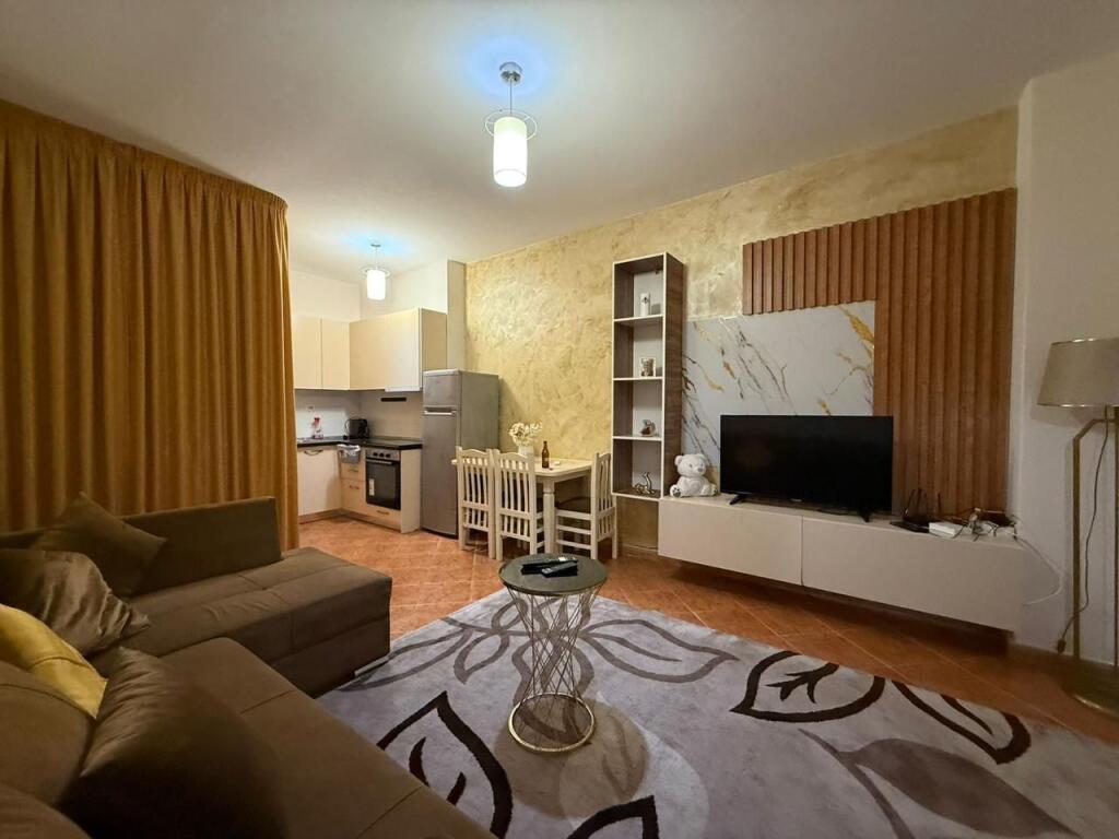Apartament 1+1 me qira te Poliklinika, Durrës – 450€