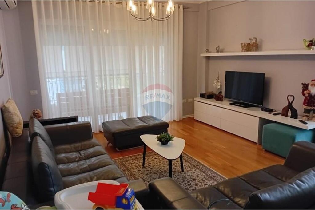 Apartament - Për Qira - Rruga Bilal Sina, Tiranë