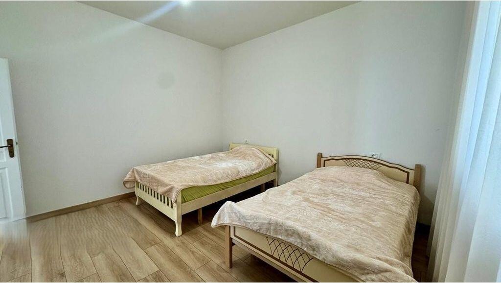 Jepet me qira kat vile 2+1 me hyrje individuale dhe oborr privat ! 550 € /Muaj