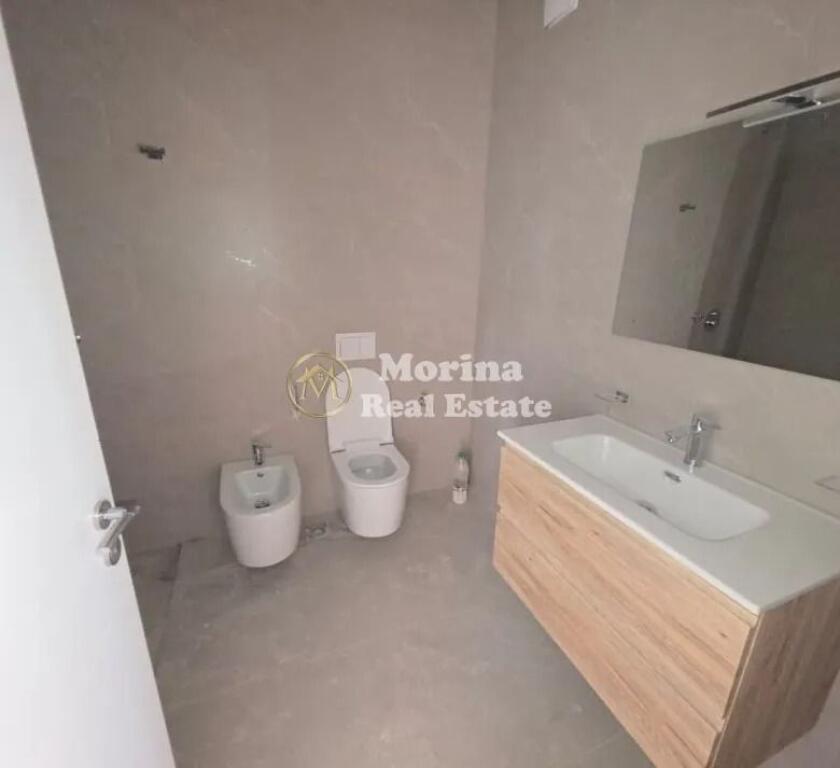 Rent Apartment 2+1+Balcony, and Parking Spot, Paris Commune, 1100 Euro/month.