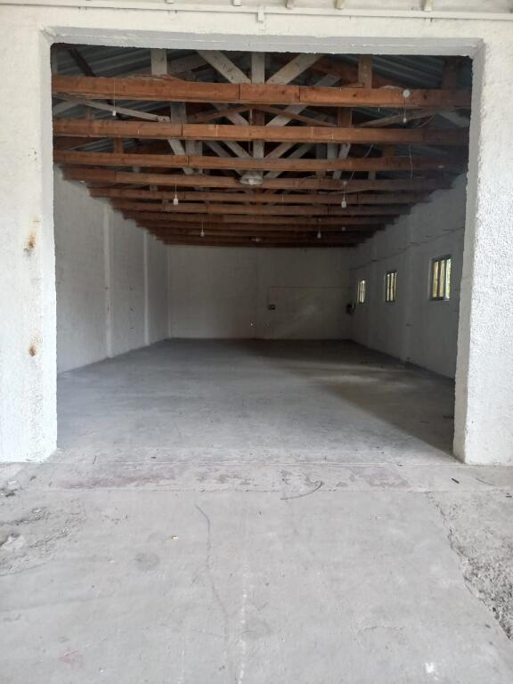 VENDESI MAGAZZINO 284 M2 A VAQARR