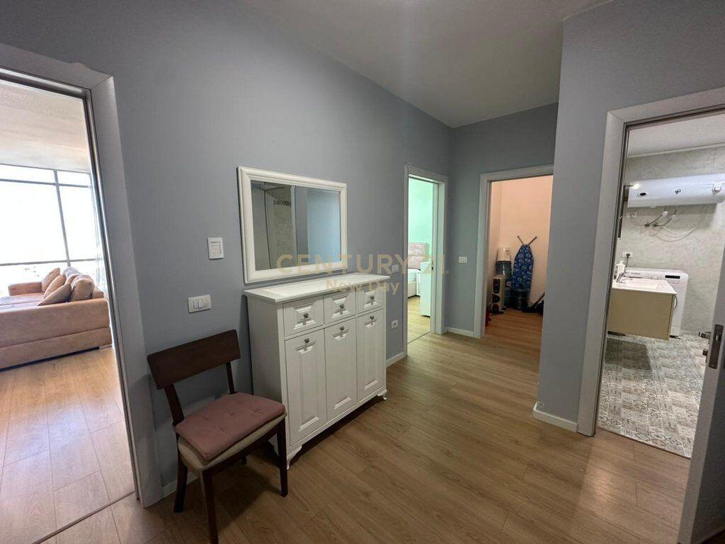 Shitet Apartament 1+1 Vollga