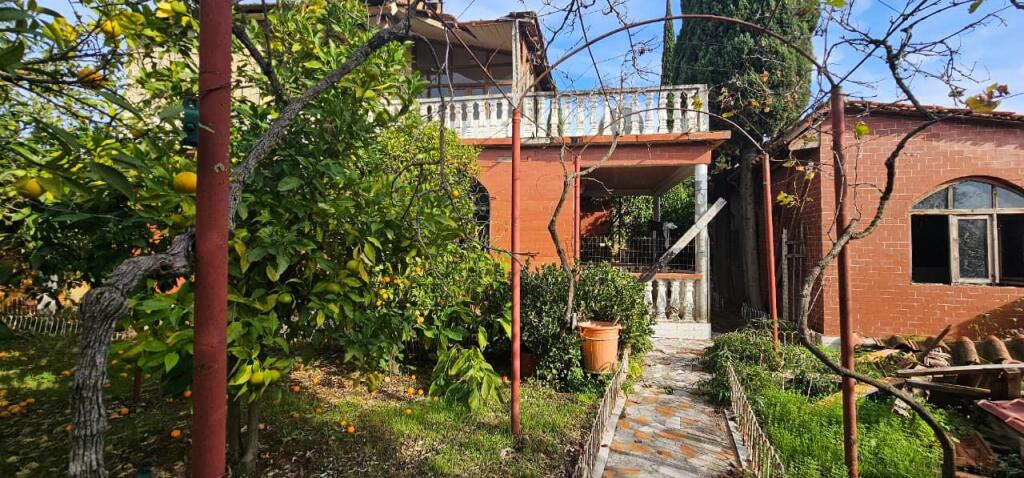 SHITET SHTËPI PRIVATE • 4 RRUGET SHIJAK