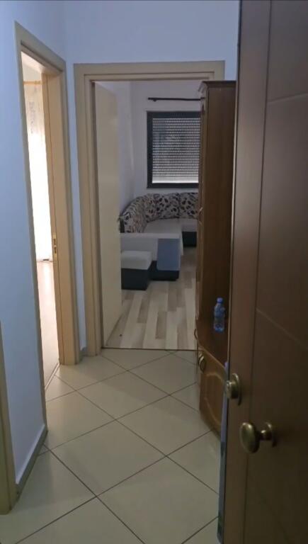 Jepet me qera apartamenti 1+1 , Rruga Teodor Keko ,Astir prane raiffaisen bank  Cmimi: 400 mije leke
