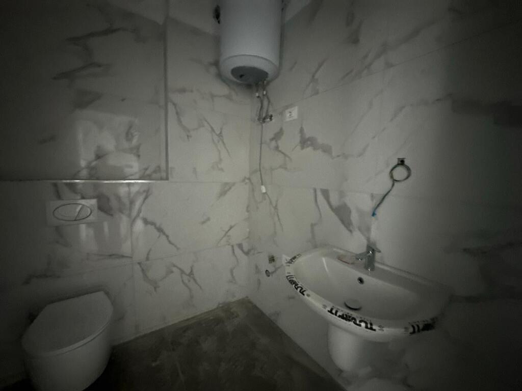 Shitet Apartament 3+1+2+2Blk Pane Eglo ne Astir