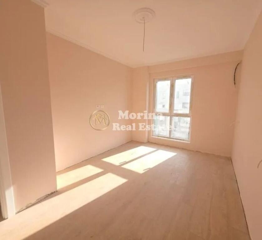 Rent Apartment 2+1+Balcony, and Parking Spot, Paris Commune, 1100 Euro/month.