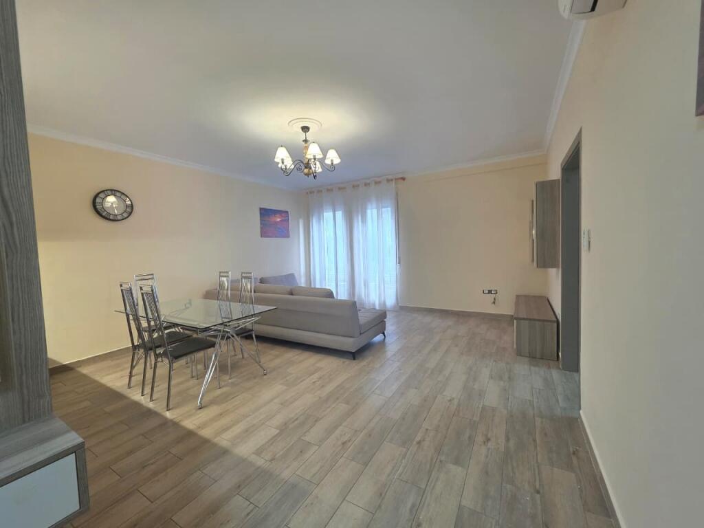 Jepet me Qera Apt 1+1 (+ Bllkn)  Super i Bollshem 70m2  (Fakulteti i Mjeksise - Shkolla e Bashkuar📍)  Pallat i Ri me Ashensor  50,000 leke / Muaj 🔥