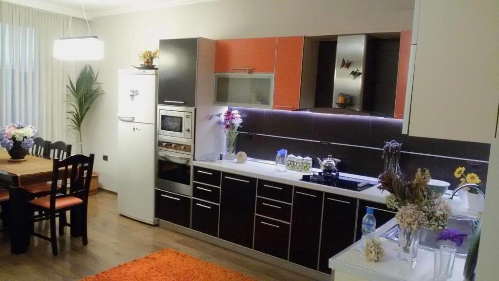 🏢Pak minuta larg Selvise,Kompleksi Halili jepet me qera apartament 2+1+2,i mobiluar.80,000Leke .    