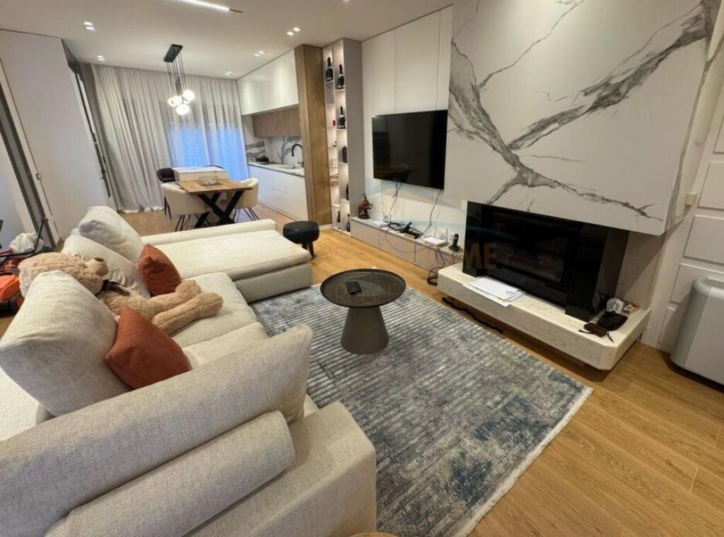 JEPET ME QERA VILE 3KATESHE,KOMPLEKSI COLOMBO, TEG