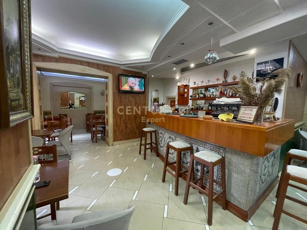 AMBIENT KOMERCIAL PER QIRA NE RRUGEN E KAVAJES ! 2,500 € /Muaj Sip. Totale  108m2