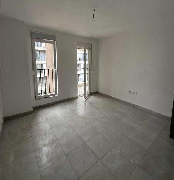 Jepet Me Qera Apartament 2+1+2 Per Banim ose Zyra tek 5 Maji