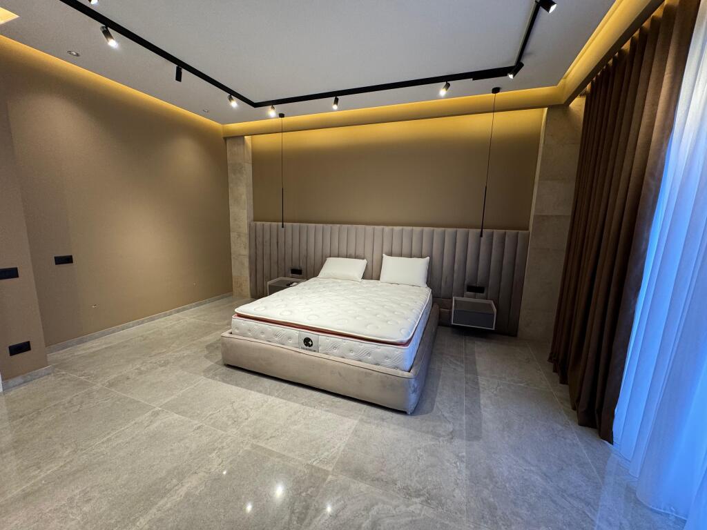 SECRET GARDEN – JEPET APARTAMENT LUKSOZ 3+1+4 ME 2 POSTE PARKIMI