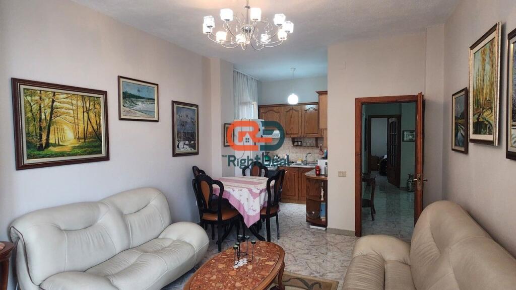 Ne Ali Dem, Jepet Me Qira Apartament 3+1, Totalisht I Mobiluar !!