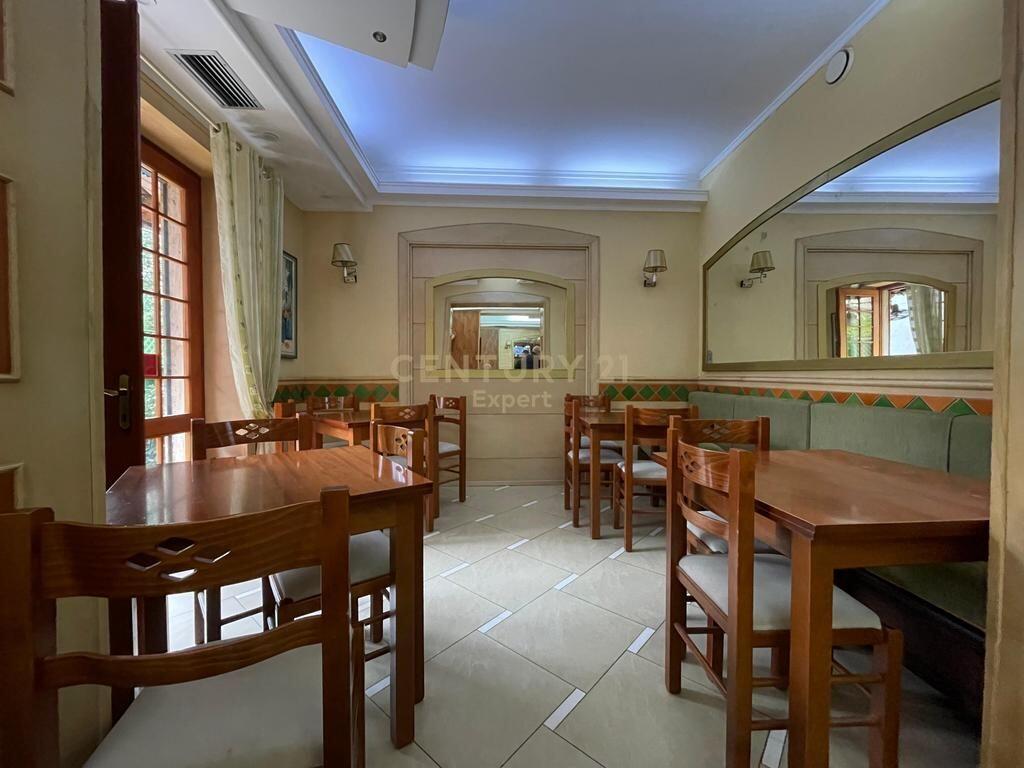 AMBIENT KOMERCIAL PER QIRA NE RRUGEN E KAVAJES ! 2,500 € /Muaj Sip. Totale  108m2