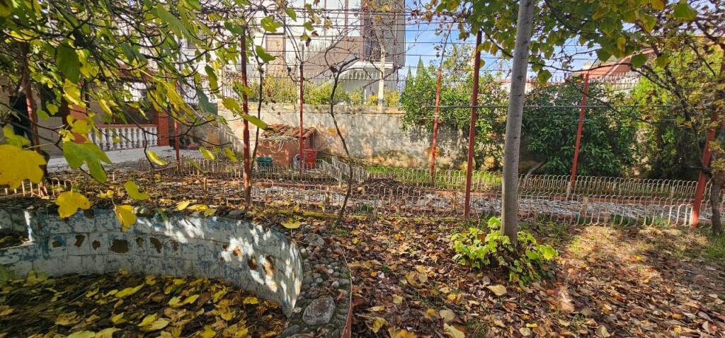 SHITET SHTËPI PRIVATE • 4 RRUGET SHIJAK