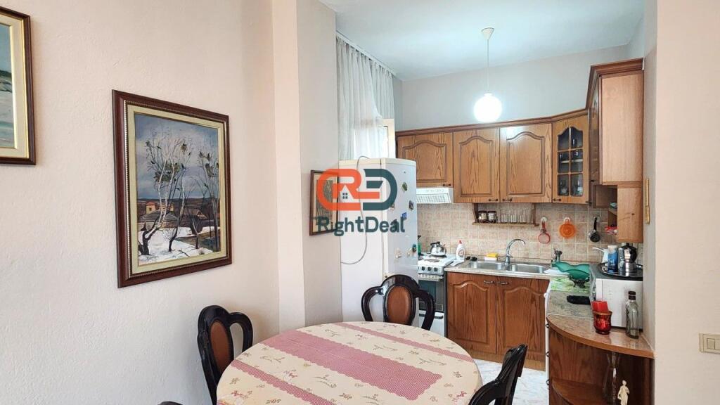 Ne Ali Dem, Jepet Me Qira Apartament 3+1, Totalisht I Mobiluar !!