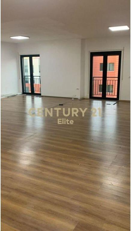 AMBIENT ME QIRA 4+1+2 NE KOMPLEKSIN "GREEN CITY" !