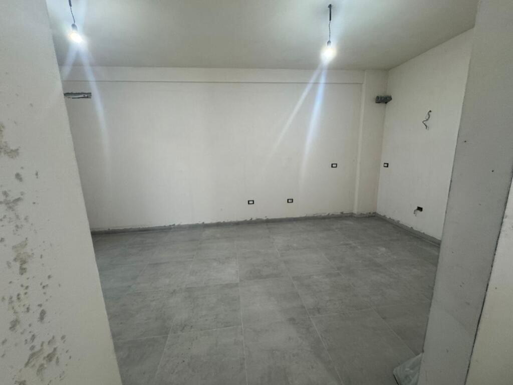 apartament me qira tek Liqeni i Thate