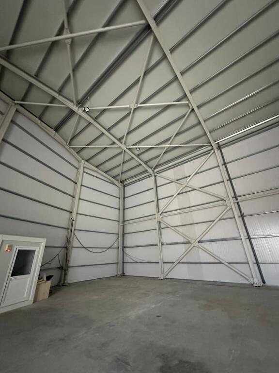 WAREHOUSE 760M2 FOR RENT IN PRUSH