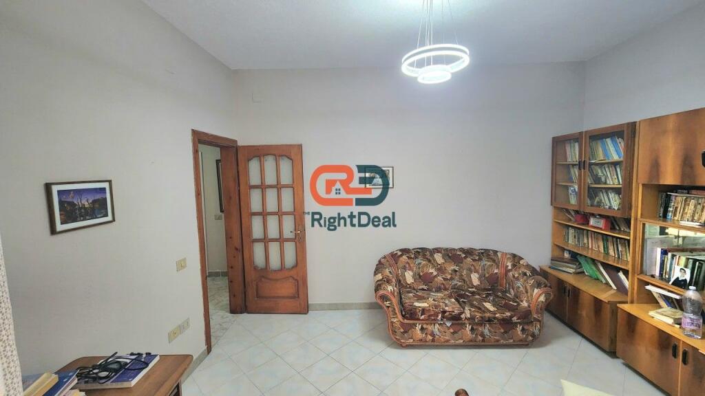 Ne Ali Dem, Jepet Me Qira Apartament 3+1, Totalisht I Mobiluar !!