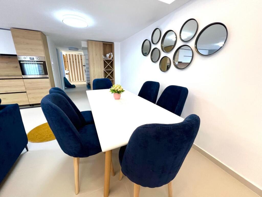 Jepet apartament 2+1,afer british scholl ,kodra e diellit,1400 euro me post parkimi