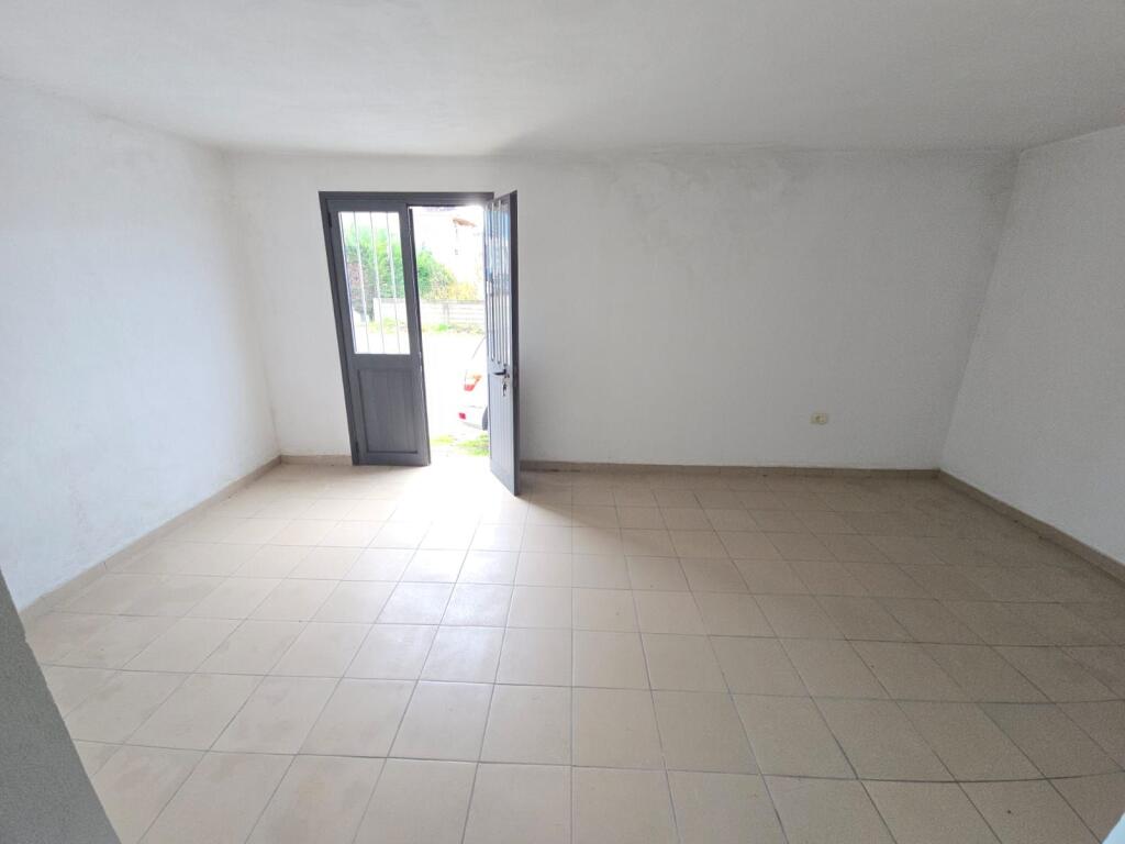 JEPET ME QERA AMBJENT BIZNESI BUZE RRUGE PLEPA