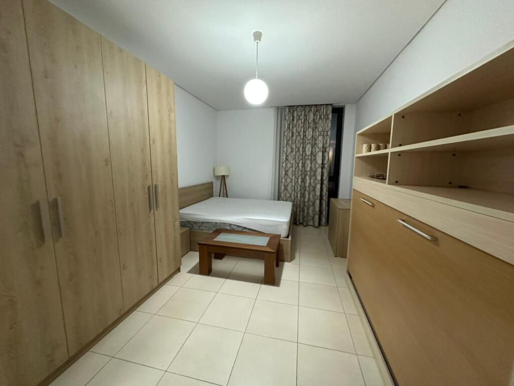 📍 Apartment 2+1+2 bathrooms for rent/ 📐 109 m² – fully furnished with every detail! Price 600 euros  🛋️ Spacious and bright living room 🍽️ Modern fully equipped kitchen 🛏️ 2 comfortable bedrooms 🛁 2 functional and new bathrooms 🌿 Balcony with open view 🏢 Well-maintained building with elevator  📍 Kavaja Street, at Milo 2