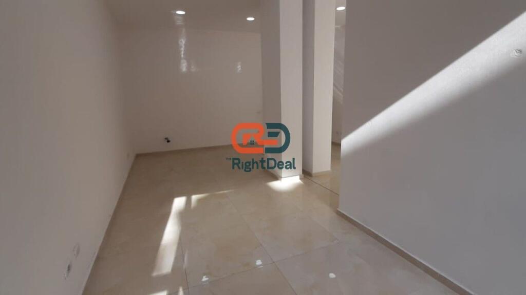 Ne Myslym Shyr, Jepet Me Qira Ambient Per Zyra Ne Nje Pallat Te Ri !!