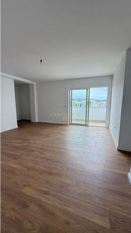 SHITET APARTAMENT 2+1+2 , PRANE UJESJELLESIT DURRES !