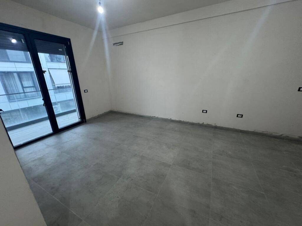 apartament me qira tek Liqeni i Thate